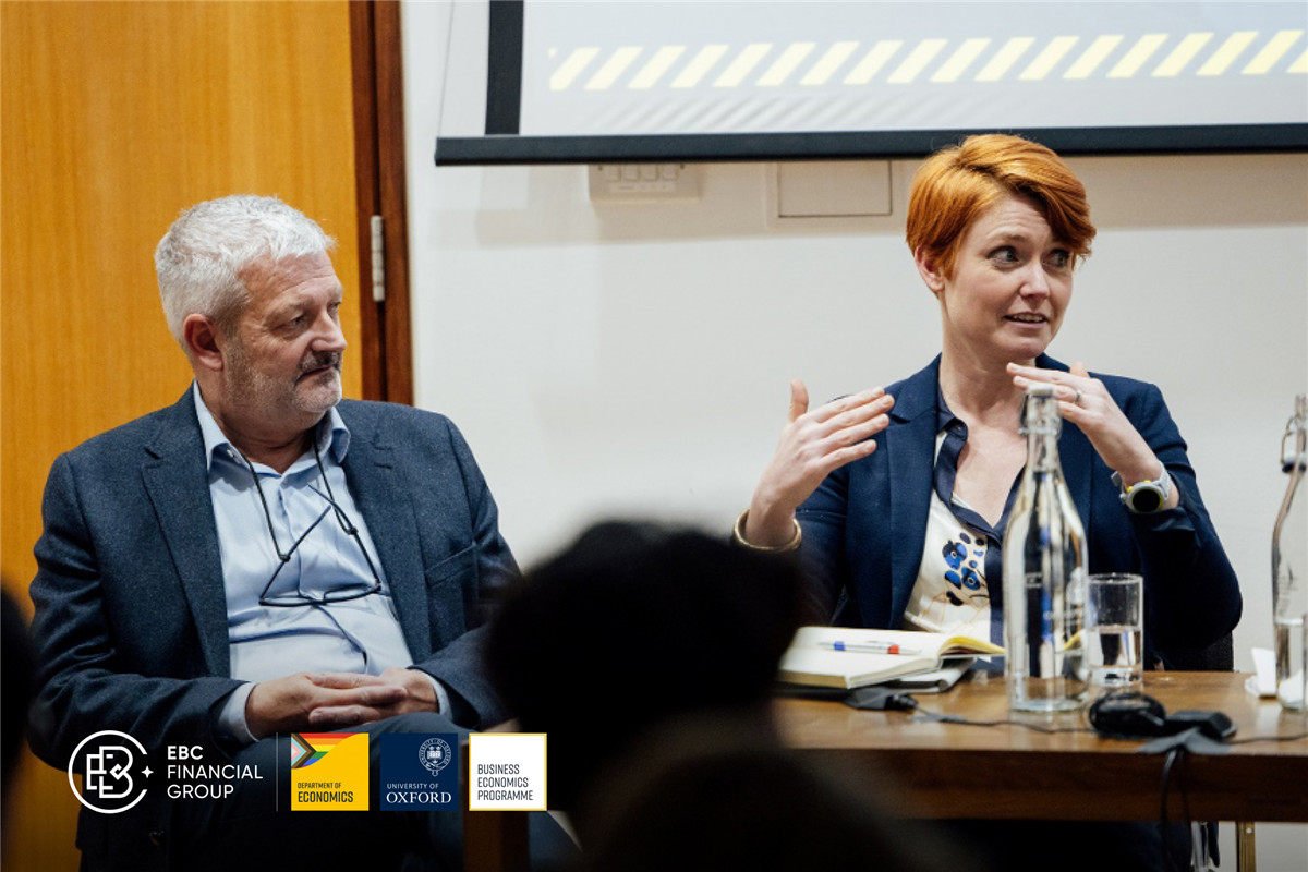 ดร. Nicola Ranger และ David Barrett พูดถึงทางออกการเงินและนโยบายที่ Oxford.